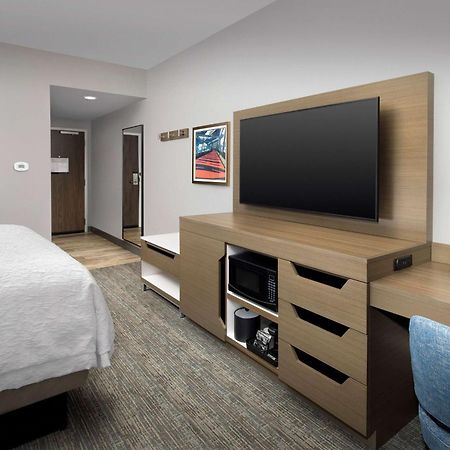 Hampton Inn Boston Logan Airport Chelsea Buitenkant foto